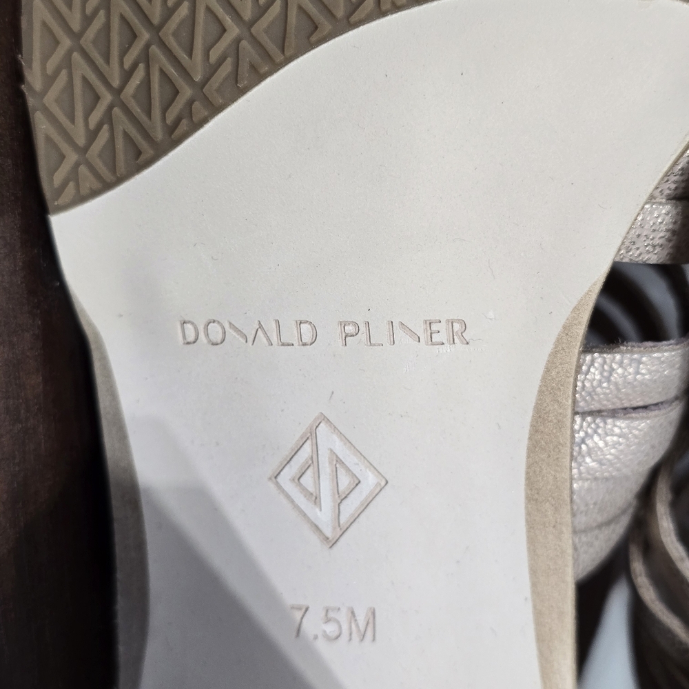 Donald Pliner NWOT Junnah Pale Gold Strappy Heel Sandals Women's Size 7.5M - Picture 13 of 13
